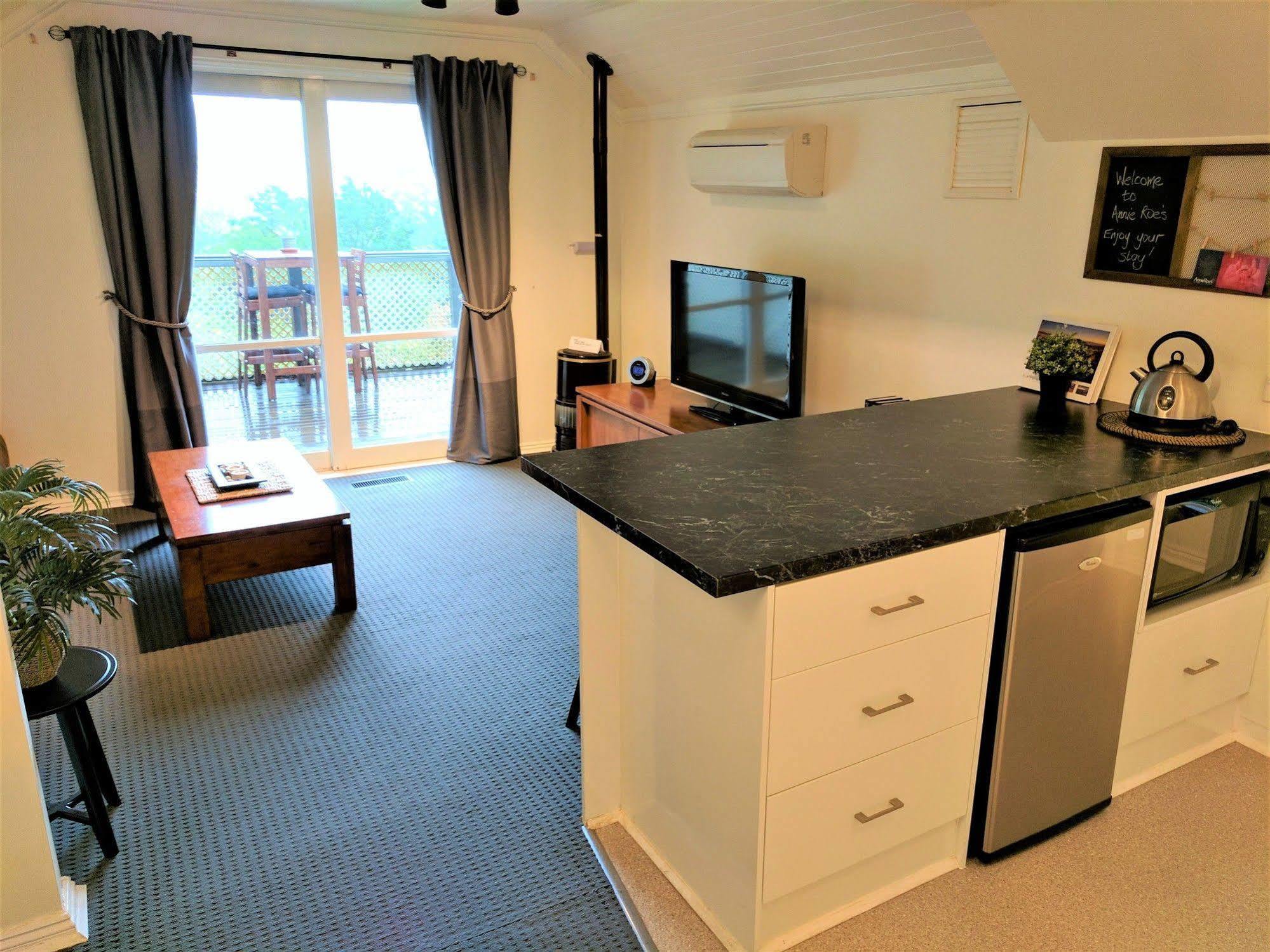 Annie Roes Luxury B&B Bend of Islands Bagian luar foto